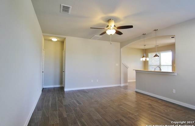 418 Creekside Curve New Braunfels, TX. 78130 - 2