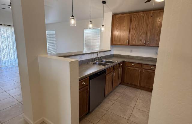 2218 W ROOSEVELT Avenue