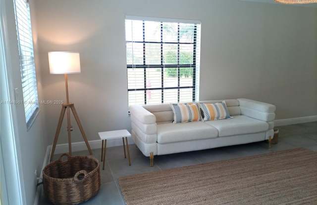 13473 Fountain View Blvd