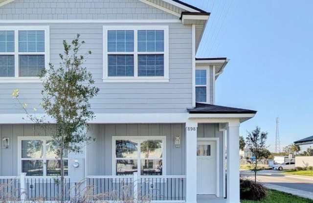 898 5th Ave S