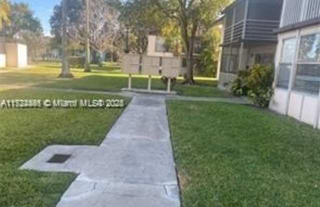 Photo of 335 W Laurel Dr