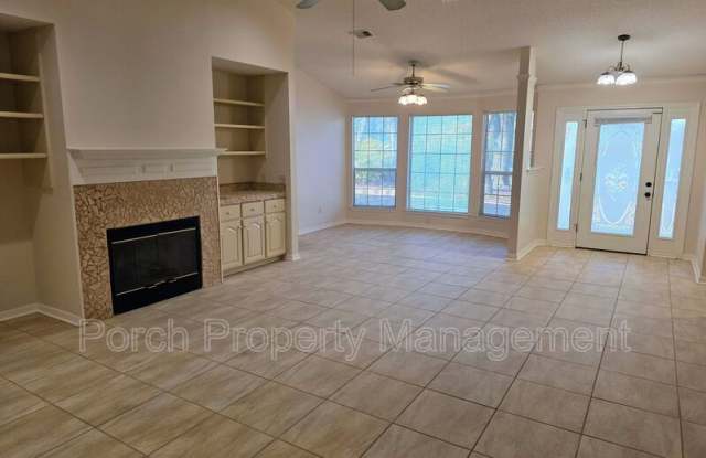 303 Shoreline Dr