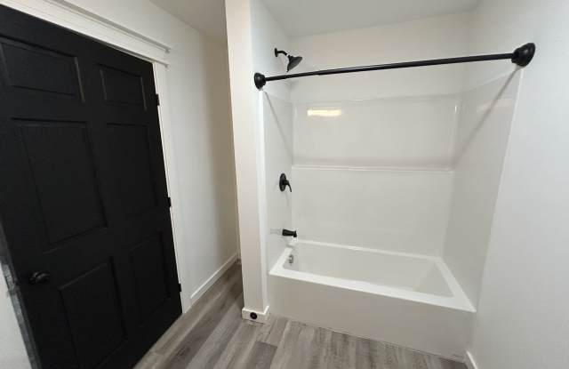 Photo of 423 W3rd St - 2