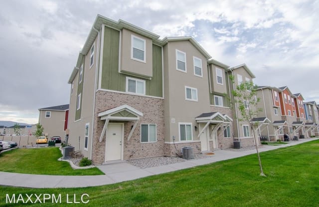 54 E 670 N - 54 670 N, Tooele, UT 84074