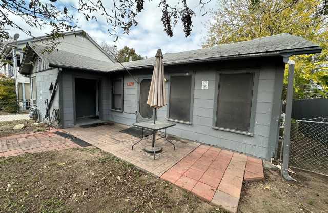 2-BEDROOM DUPLEX IN MAHNCKE PARK