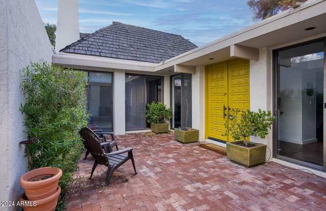 7018 N BARBADOS Place