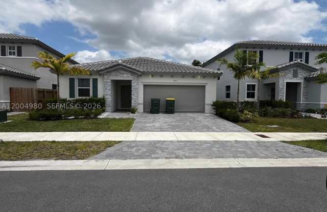 833 SE 26th Rd