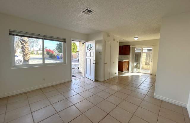 AVAILABLE NOW!! *MOVE IN SPECIAL! 50% OFF ONE MONTH'S RENT! * 2 Bedroom 1 Bathroom Apartment in Cathedral City