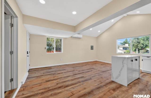 Photo of Bright  Modern 2-Bed Home with Ocean Glimpses in Prime Vista Location