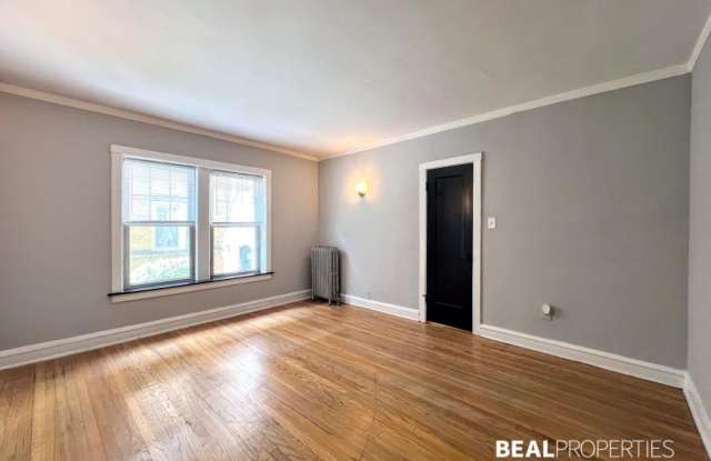2106 W Ainslie