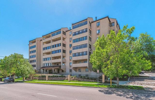 Amazing Views! Top floor condo near huge park!