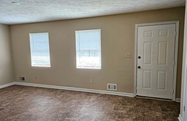 Rare 3 bed 2 bath home located in Kennesaw