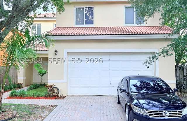 1581 SW 106 AVE