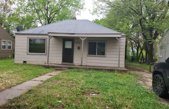 2 bed 1 bath - 1545 North Chautauqua Street, Wichita, KS 67214