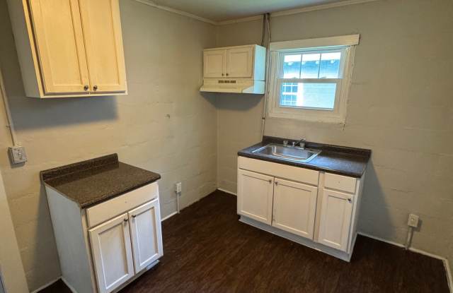 411 A Hadley Street SE