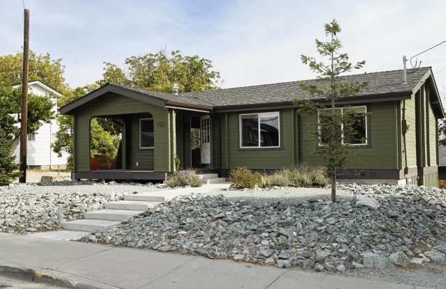 Photo of 901 South Sanders Street - Upper