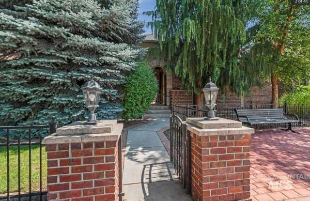 Gorgeous fully furnished home in downtown Eagle!