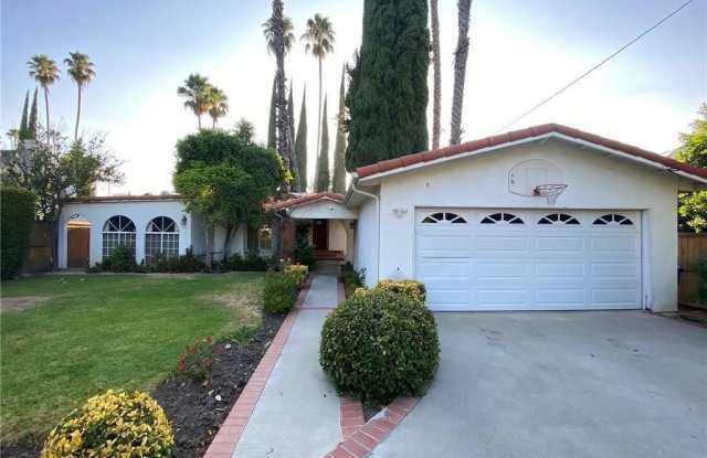 4939 Hayvenhurst Avenue