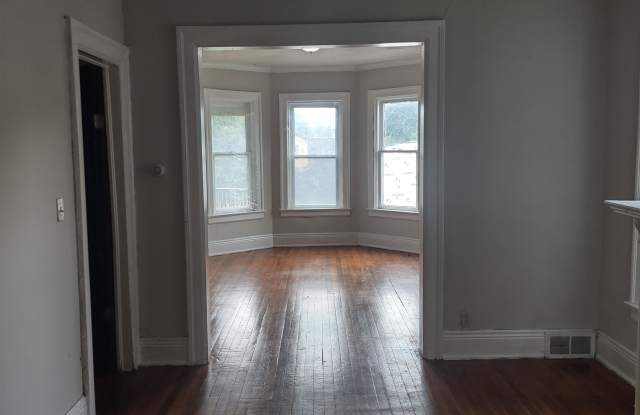 Photo of 464 West Utica StreetUnit 3 (Upper Left)