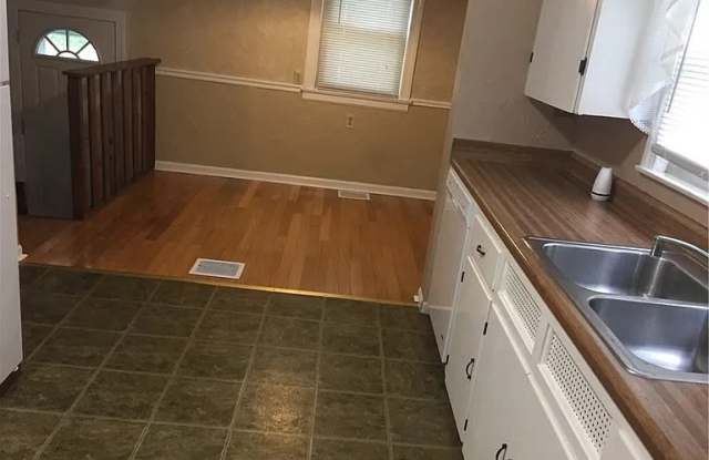 Photo of 2820 Harvey Avenue