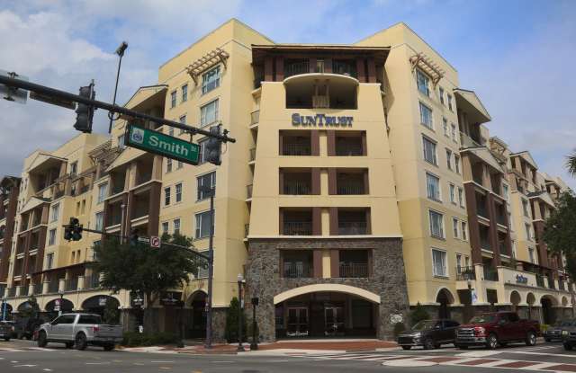2/2 condo in The Wellesley
