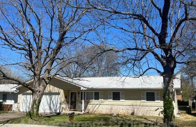 2137 E Madison - 2137 East Madison Street, Springfield, MO 65802