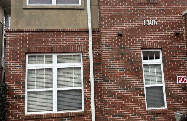 Photo of 1306 Kenilworth Avenue unit: 312