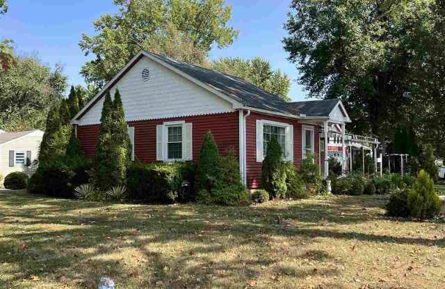 1102 E Springhill Drive