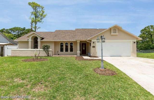 Photo of 1040 Big Horn Circle NW