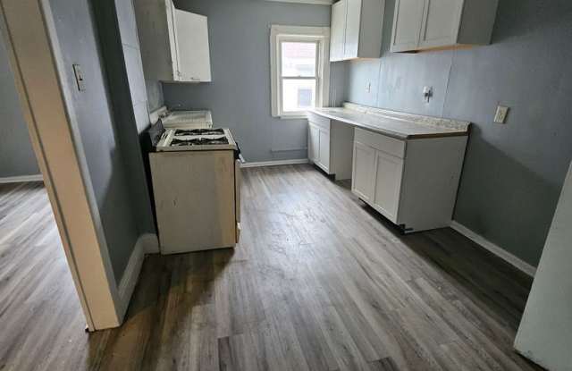 Photo of Upper 2 bedroom with gas included East Side