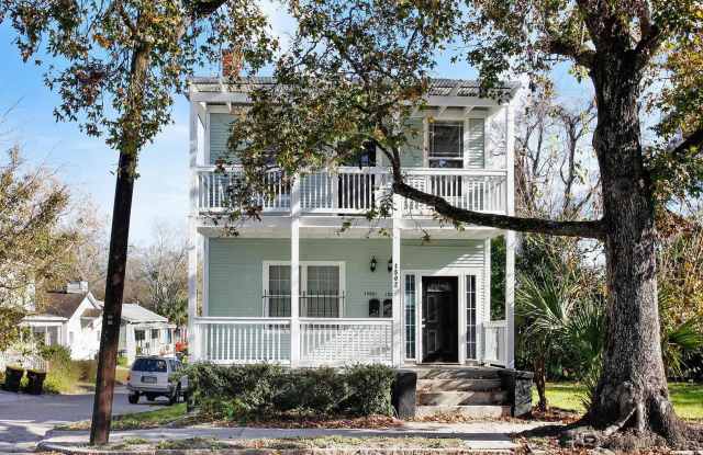 3 BED | 2 BATH | NEWLY RENOVATED UPSTAIRS APARTMENT | MIDTOWN