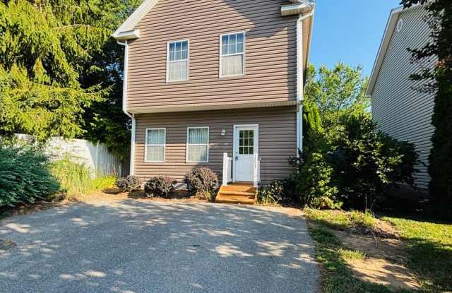 3 Bedroom, 2.5 Bath Townhouse