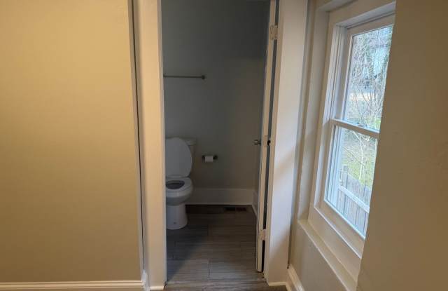 Room in 4 Bedroom Home at Griffin St NW