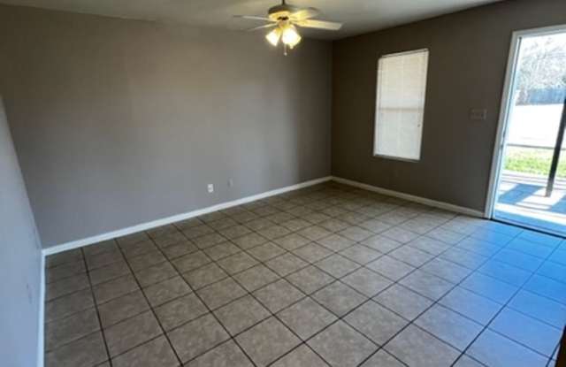 Photo of La Place 5th St