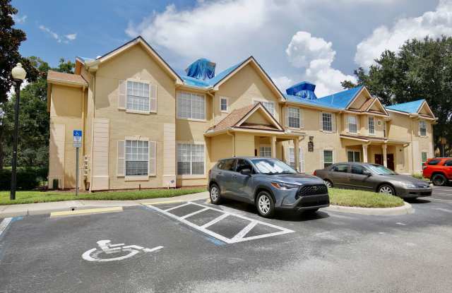 Stylish 3/2 Corner-Unit Condo with Resort Amenities in Altamonte Springs