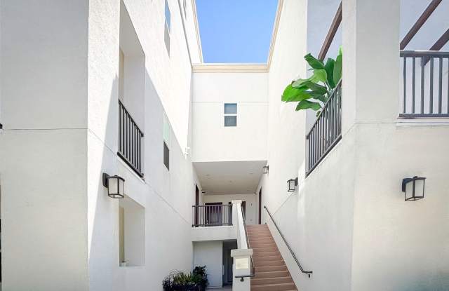 EXQUISITE 2 BEDROOM TOWNHOME IN THE HEART OF OTAY RANCH FOR RENT!
