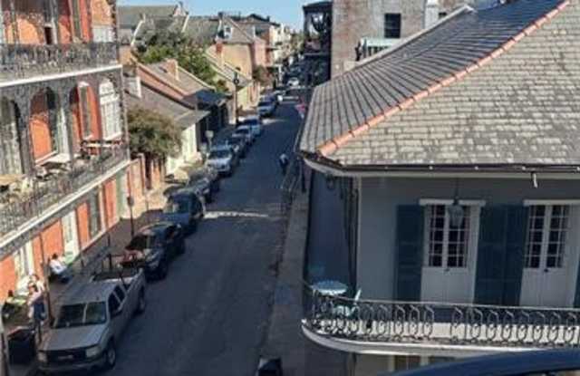 706 DUMAINE Street