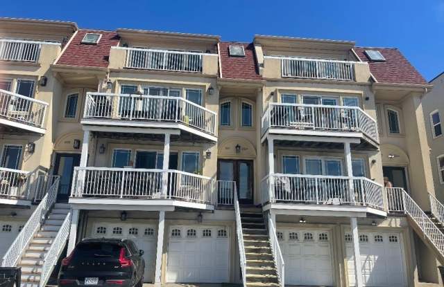 329 W Broadway