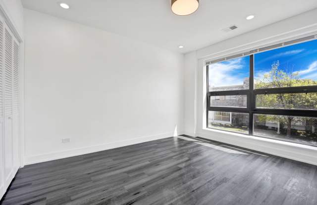 4350 West Lawrence Avenue