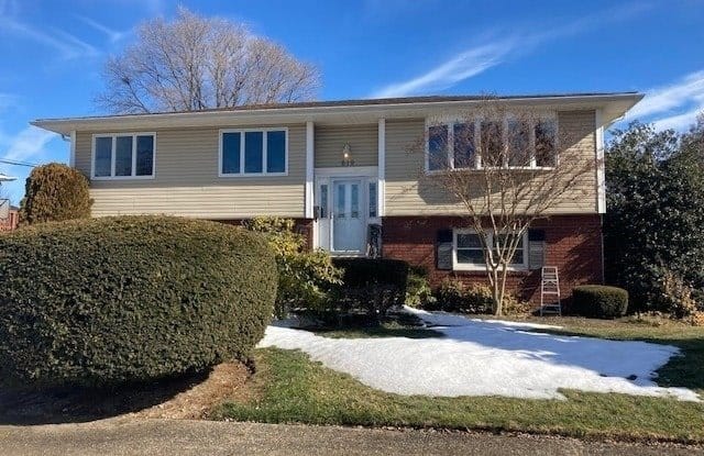 619 N Dyre Avenue - 619 North Dyre Avenue, West Islip, NY 11795