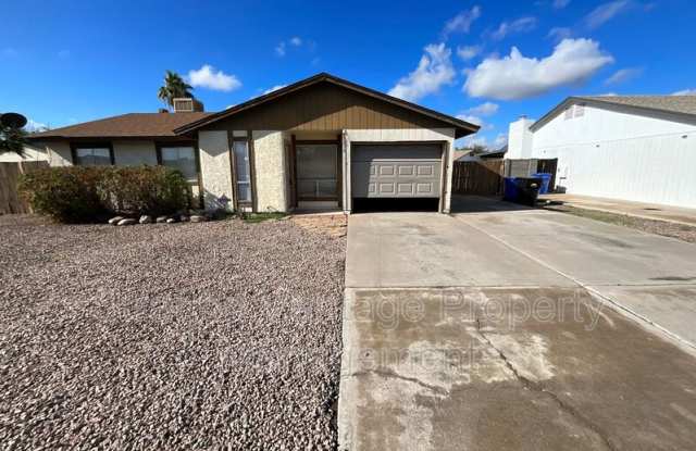 1652 S Whiting