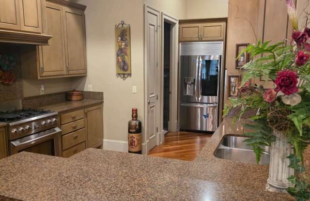 302 Richland Avenue unit: 103C