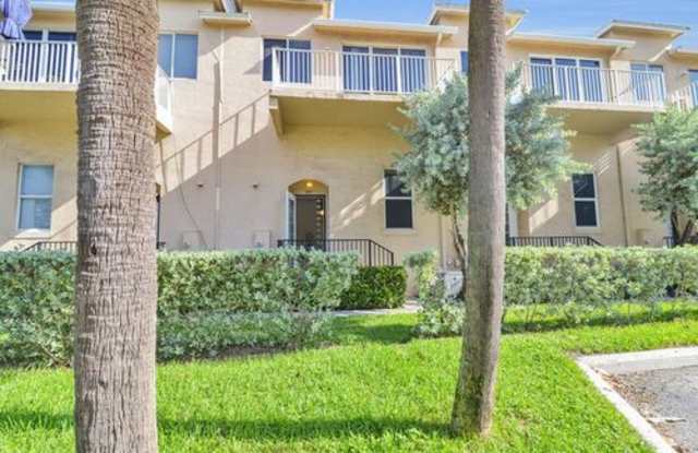 834 Southeast 20th Avenue - 834 Southeast 20th Avenue, Deerfield Beach, FL 33441