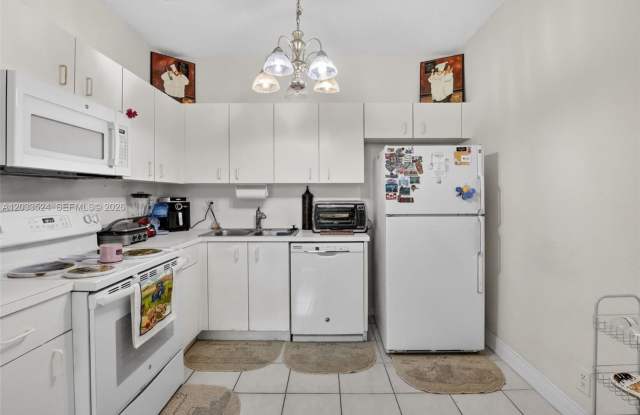 16853 SW 1st 16853 16853, Pembroke Pines, FL 33027