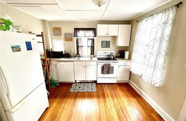 327 Spring Street unit: 2