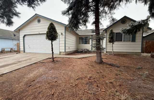Photo of 3 Bed/2 Bath Single Level Home with Fenced Backyard