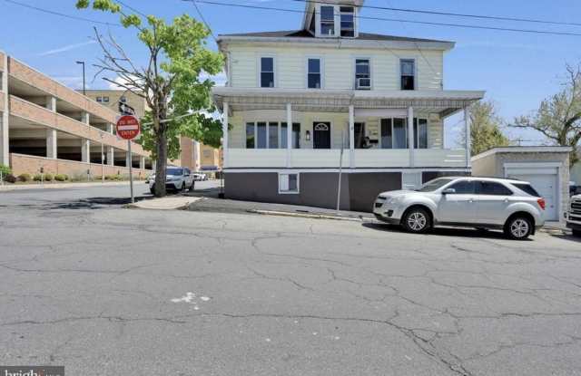 8 N WOLFE Street