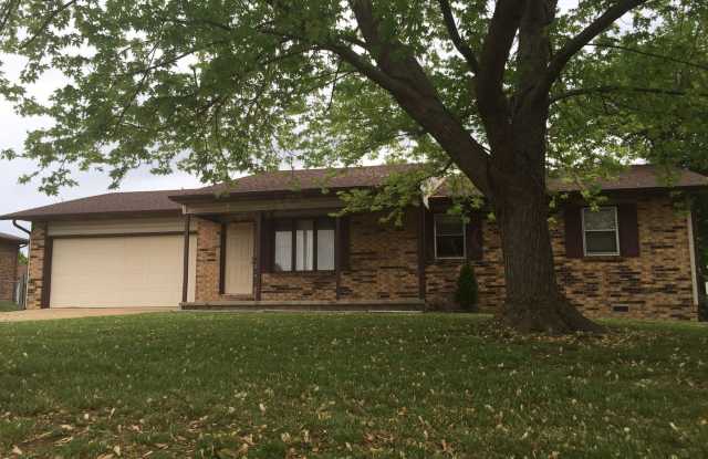 NICE 3 Bed 2 Bath home in Bolivar! Excellent Area!