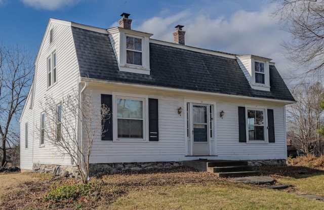 Photo of Spacious Renovated Colonial on The Lebanon Green