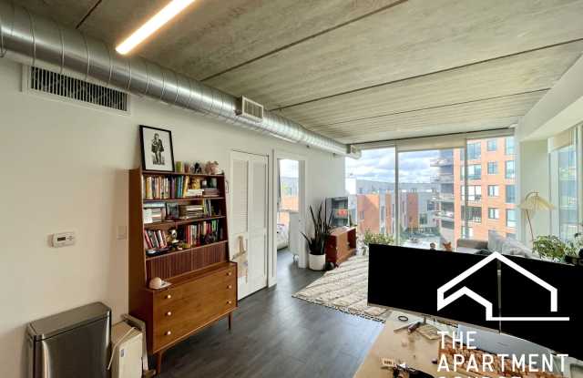 1663 West Division Street